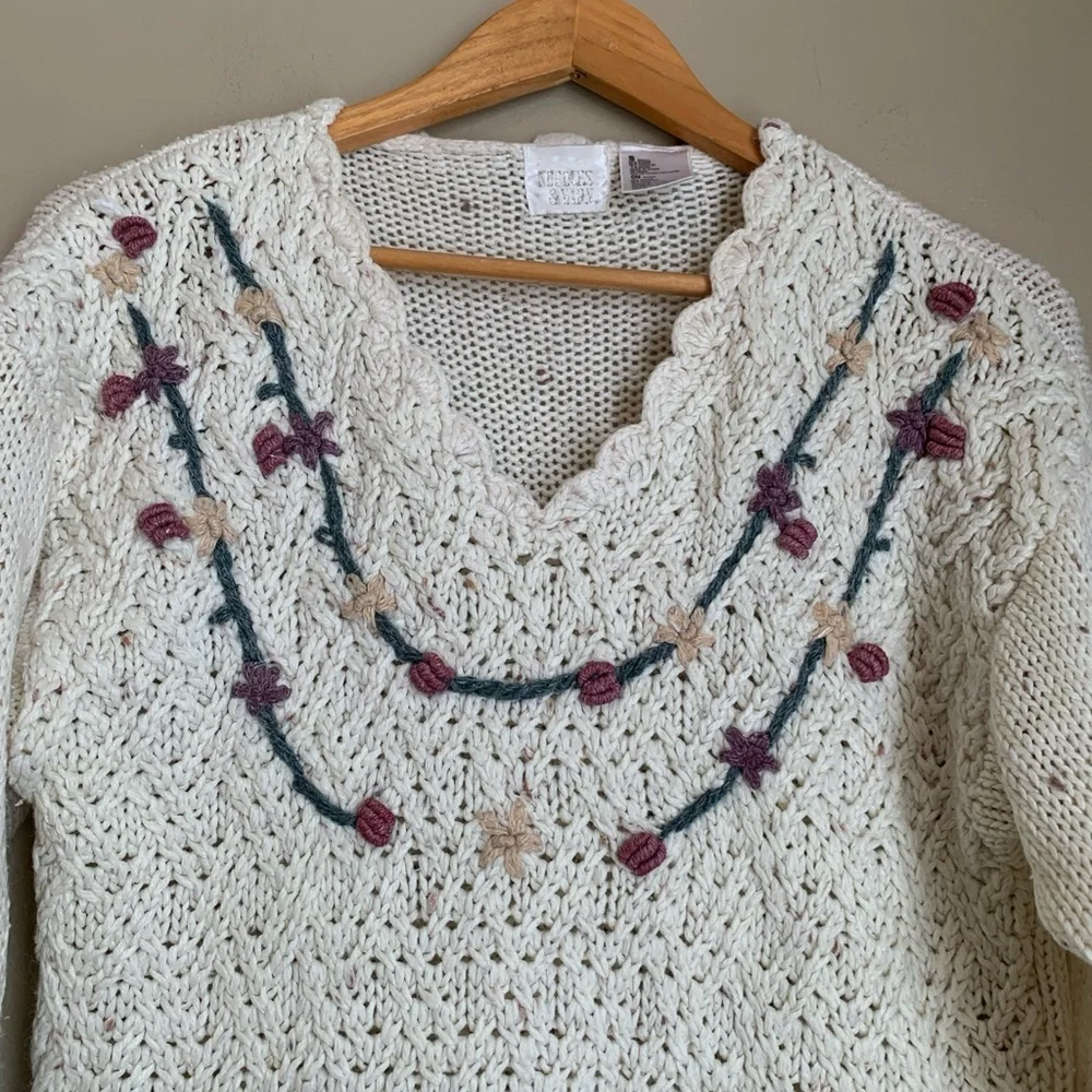 VINTAGE Needles & Yarn KNITTED Women’s Sweater Cottagecore Embroidered Floral S